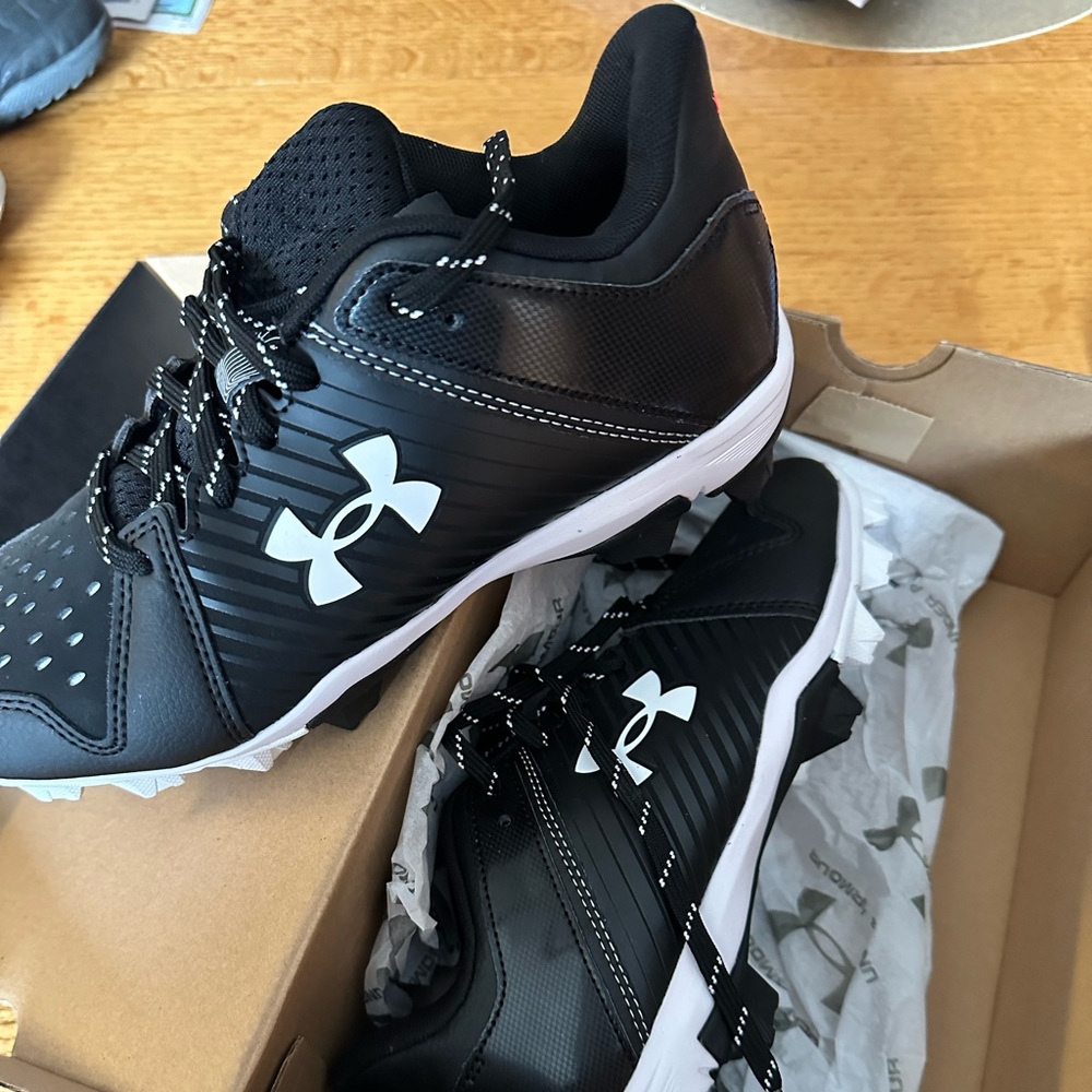 Under Armour Black and White Men's Athletic Cleats